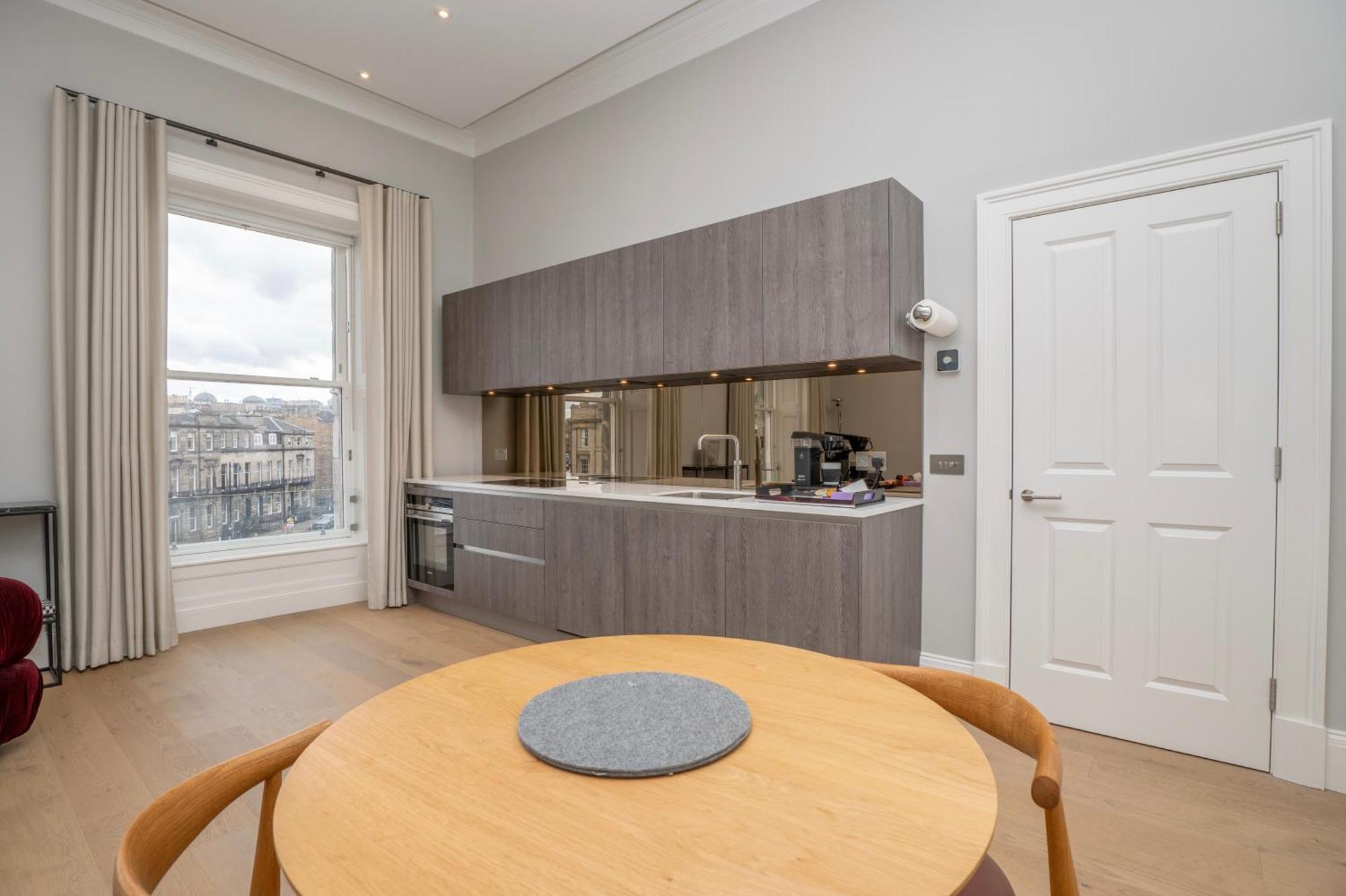 Flat With Majestic Views In West End Wonderland EDI